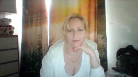 Snapshot of velka_raspberry chatting on May 2026 08:21:02 AM velka_raspberry online show from May 2026 08:21:02 AM
