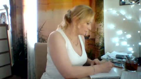 Snapshot of velka_raspberry chatting on June 2026 09:12:01 AM velka_raspberry online show from June 2026 09:12:01 AM