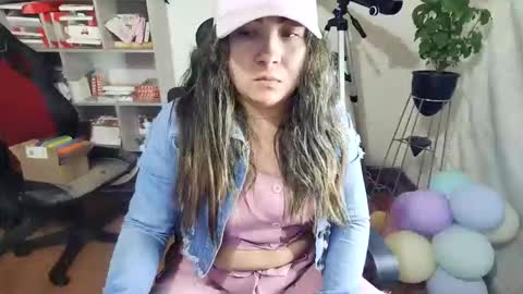 Snapshot of vellarossa chatting on November 2025 02:24:02 AM Im VelaI will be Christmas and New Year with my family December 22 to January 13 I will miss you guys. online show from November 2025 02:24:02 AM