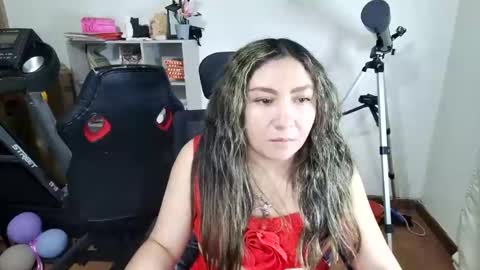 Snapshot of vellarossa chatting on November 2025 01:41:02 AM Im VelaI will be Christmas and New Year with my family December 22 to January 13 I will miss you guys. online show from November 2025 01:41:02 AM