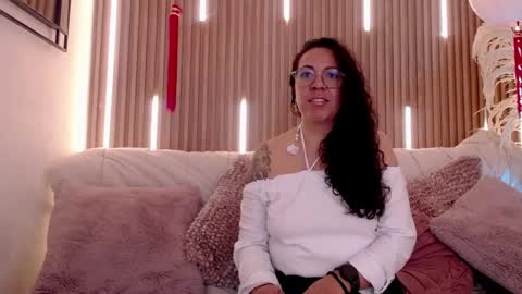 Emma Curly online show from May 2026 12:24:02 PM