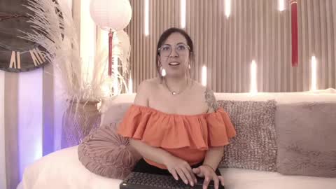 Emma Curly online show from June 2026 12:30:01 PM