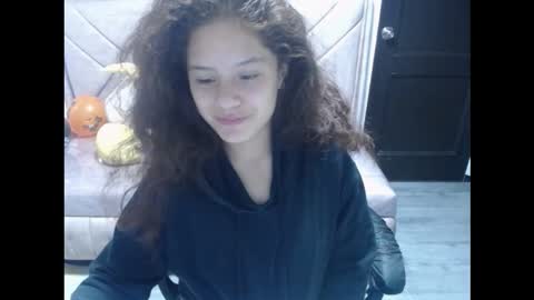 Snapshot of velvet_moon_v chatting on October 2025 01:10:02 PM velvet_moon_v online show from October 2025 01:10:02 PM