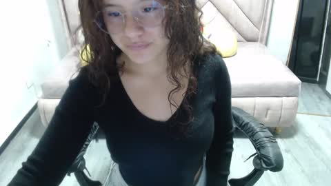 Snapshot of velvet_moon_v chatting on November 2025 01:10:02 PM velvet_moon_v online show from November 2025 01:10:02 PM