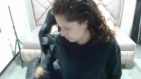 Snapshot of velvet_moon_v chatting on November 2025 12:27:01 PM velvet_moon_v online show from November 2025 12:27:01 PM