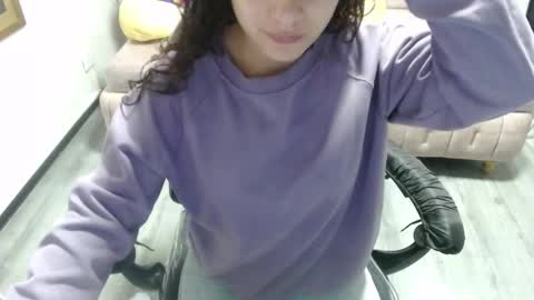 Snapshot of velvet_moon_v chatting on November 2025 01:18:02 PM velvet_moon_v online show from November 2025 01:18:02 PM