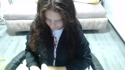 Snapshot of velvet_moon_v chatting on November 2025 01:04:02 PM velvet_moon_v online show from November 2025 01:04:02 PM