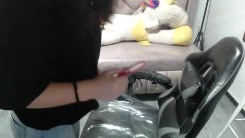 Snapshot of velvet_moon_v chatting on November 2025 01:11:01 PM velvet_moon_v online show from November 2025 01:11:01 PM