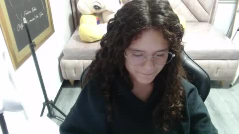 Snapshot of velvet_moon_v chatting on November 2025 01:10:02 PM velvet_moon_v online show from November 2025 01:10:02 PM