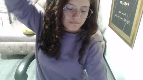 Snapshot of velvet_moon_v chatting on November 2025 01:22:01 PM velvet_moon_v online show from November 2025 01:22:01 PM