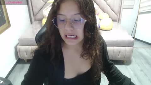 velvet_moon_v online show from January 2026 01:35:01 PM