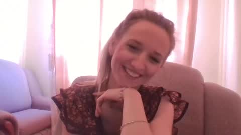 Snapshot of velvetintuition chatting on May 2026 10:23:01 AM velvetintuition online show from May 2026 10:23:01 AM