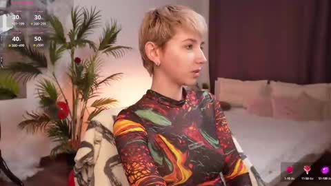 CLEOshort hair  TIna long hair  online show from February 2025 08:00:01 PM