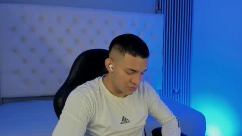 Snapshot of venedic__bull chatting on February 2026 05:04:01 AM Venedic online show from February 2026 05:04:01 AM