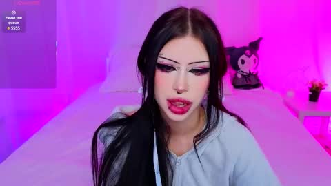 Vivian online show from November 2025 04:13:01 AM