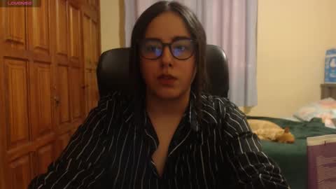 Snapshot of venus_cat_ chatting on December 2025 10:37:02 PM Venus online show from December 2025 10:37:02 PM