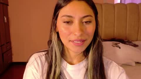 Snapshot of venus_latin_01 chatting on April 2026 07:07:02 PM Mary online show from April 2026 07:07:02 PM