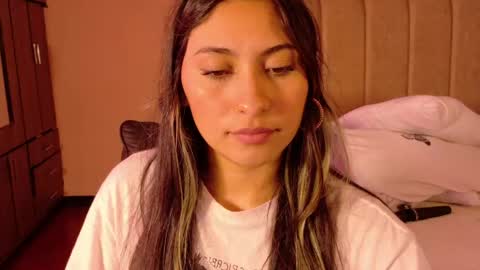 Snapshot of venus_latin_01 chatting on April 2026 08:09:02 PM Mary online show from April 2026 08:09:02 PM