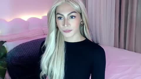 Venus Sunrise Bombshell online show from April 2026 08:02:02 PM