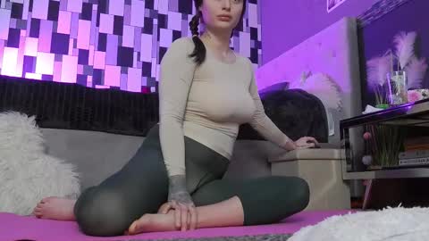 venusinylons online show from March 2026 03:34:01 PM