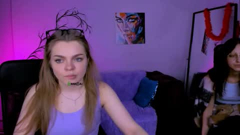 Snapshot of veronica_bubble chatting on November 2025 08:36:02 PM Ronni online show from November 2025 08:36:02 PM