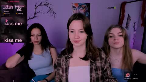 Snapshot of veronica_bubble chatting on November 2025 08:19:01 PM Ronni online show from November 2025 08:19:01 PM