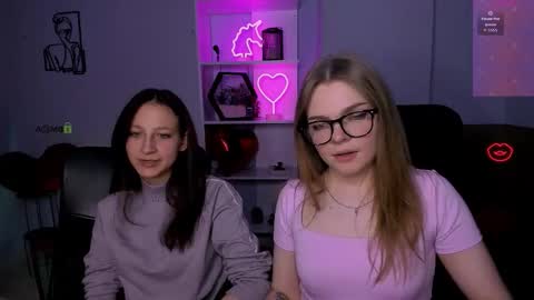 Snapshot of veronica_bubble chatting on November 2025 08:31:01 PM Ronni online show from November 2025 08:31:01 PM