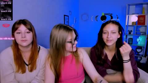 Snapshot of veronica_bubble chatting on December 2025 08:36:02 PM Ronni online show from December 2025 08:36:02 PM