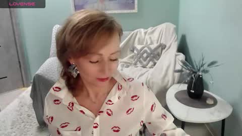 Snapshot of veronicagilbert chatting on September 2025 06:03:01 AM Helen online show from September 2025 06:03:01 AM