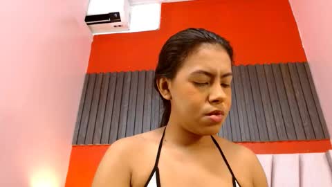 Veronica Robles online show from November 2025 06:06:02 PM