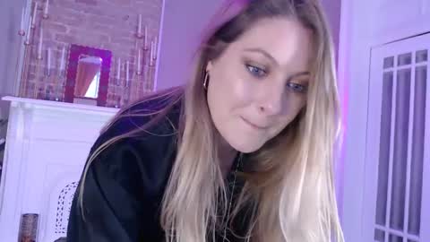 Snapshot of veronicawest chatting on January 2025 10:23:01 PM Veronica Weston online show from January 2025 10:23:01 PM