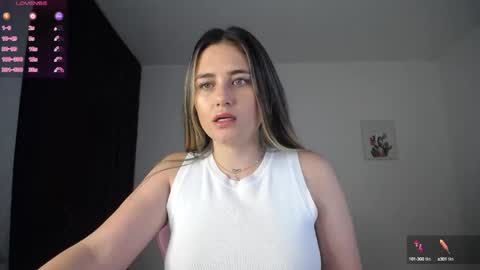 Snapshot of veronika__winslow_ chatting on October 2025 10:55:01 AM Vero online show from October 2025 10:55:01 AM