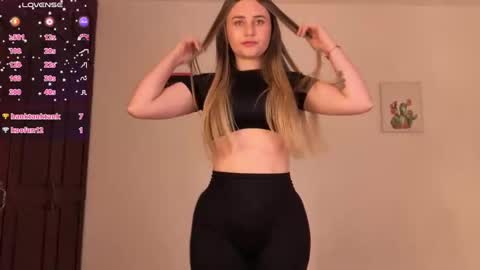 Snapshot of veronika__winslow_ chatting on October 2025 08:23:02 AM Vero online show from October 2025 08:23:02 AM