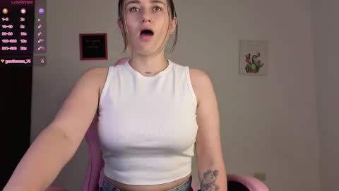 Snapshot of veronika__winslow_ chatting on December 2025 10:25:01 PM Vero online show from December 2025 10:25:01 PM