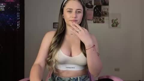 Snapshot of veronika__winslow_ chatting on June 2026 03:09:02 AM Vero online show from June 2026 03:09:02 AM