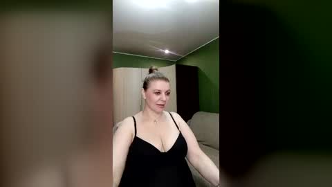 Snapshot of veronikawgold chatting on June 2026 02:36:02 AM VeronikawGold online show from June 2026 02:36:02 AM