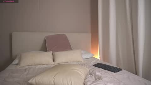  V A L  help me reach 100likes online show from April 2026 01:42:02 AM