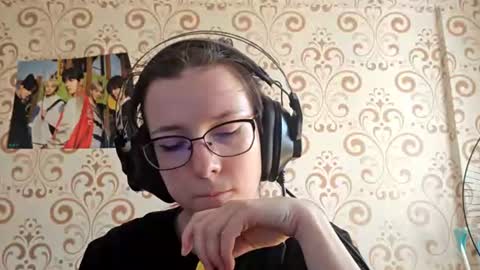 Snapshot of versieskains chatting on August 2026 09:04:01 AM versieskains online show from August 2026 09:04:01 AM