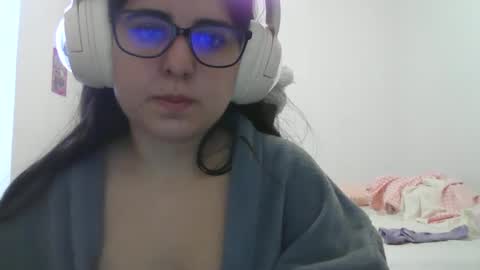 Snapshot of veruca99 chatting on November 2025 12:18:01 PM veruca99 online show from November 2025 12:18:01 PM