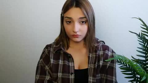 Snapshot of veryveryshygirl chatting on May 2026 07:15:02 AM Ana online show from May 2026 07:15:02 AM