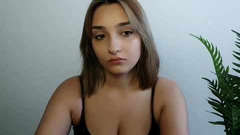 Snapshot of veryveryshygirl chatting on May 2026 07:25:01 AM Ana online show from May 2026 07:25:01 AM