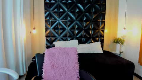 Vanesaa online show from July 2026 11:32:01 PM