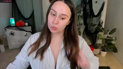 Snapshot of via_lattea_ chatting on October 2025 10:55:01 AM Camilla online show from October 2025 10:55:01 AM