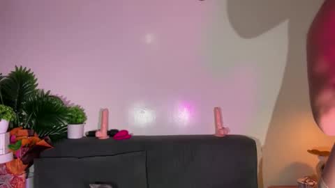 via_olala online show from November 2025 06:41:02 PM