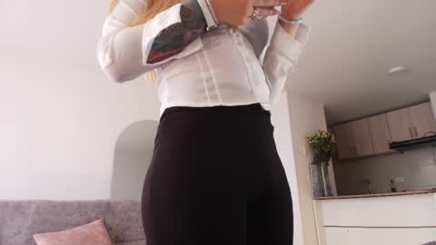 Snapshot of vianca_cruzz chatting on March 2025 06:45:02 PM Vianca Cruz online show from March 2025 06:45:02 PM