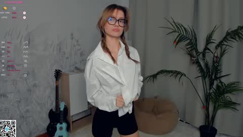 Mikky online show from December 2024 08:15:01 PM