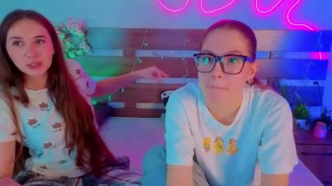 Snapshot of vickipratt chatting on December 2025 12:42:02 PM Stacy Charlotte Lolaon keyboard online show from December 2025 12:42:02 PM