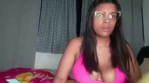 vickyhm22 online show from October 2025 03:26:01 AM