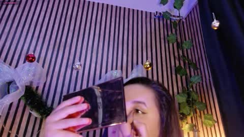 victorira online show from December 2025 10:39:02 PM