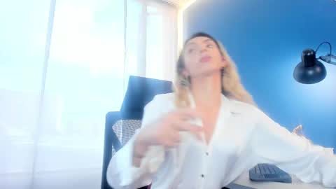 Victoria online show from November 2025 08:25:02 PM